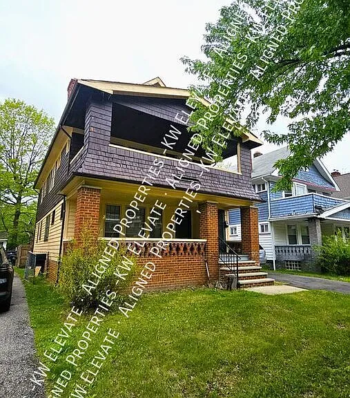 886 Helmsdale Rd #UPSTAIRS — Photo 1