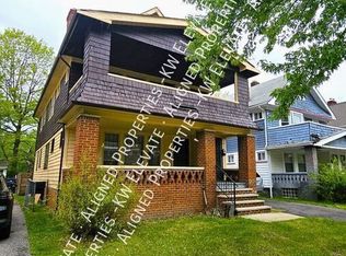 886 Helmsdale Rd, Cleveland, OH 44112