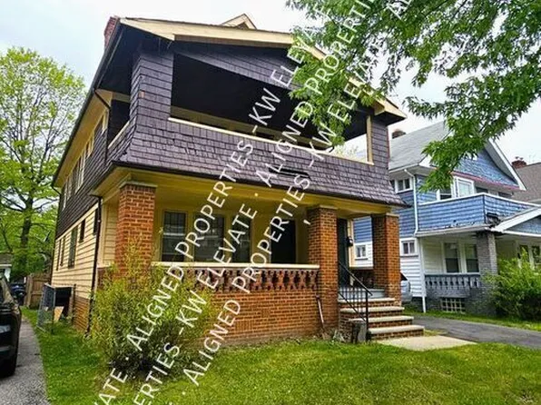 886 Helmsdale Rd, Cleveland, OH 44112