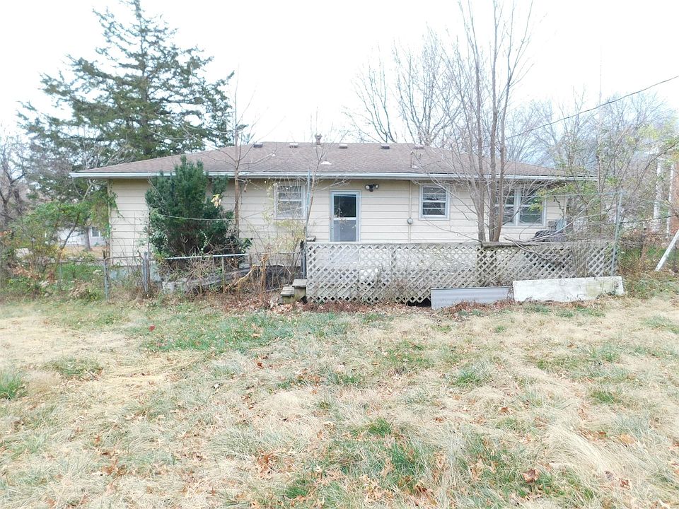 2nd image of 1701 Country Side Ln