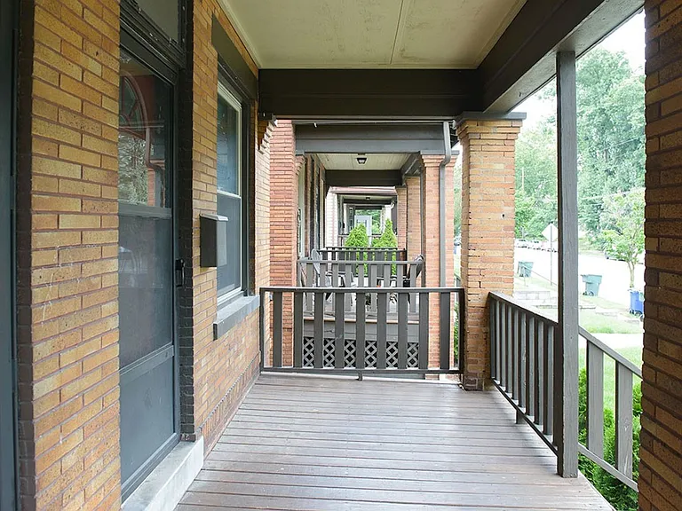 Summit St 2355-2357 MLR — Photo 2