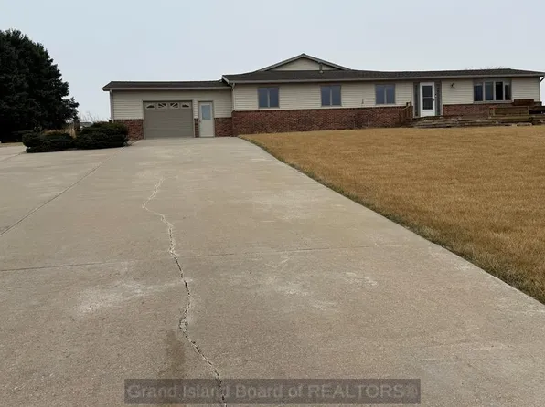 522 N Wilson St, Blue Hill, NE 68930