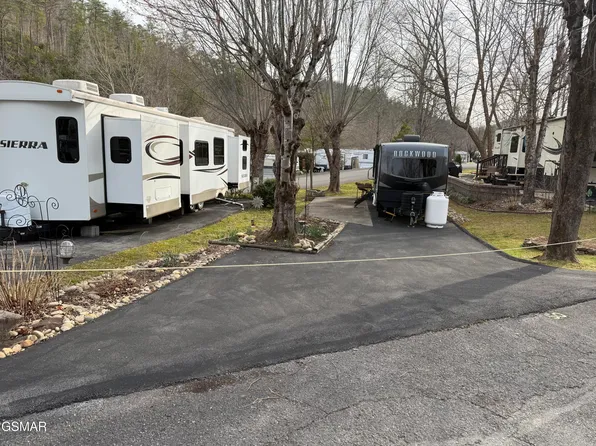 4229 E Pkwy #50, Gatlinburg, TN 37738