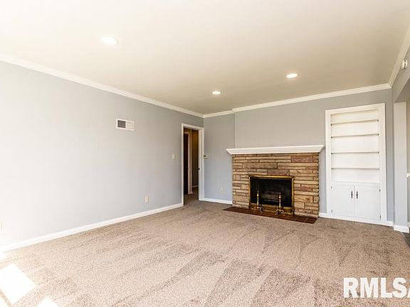 3rd image of 1121 W Merle Ln
