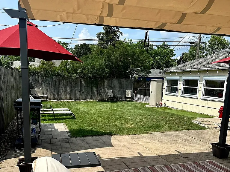 6824 Waveland Ave — Photo 18