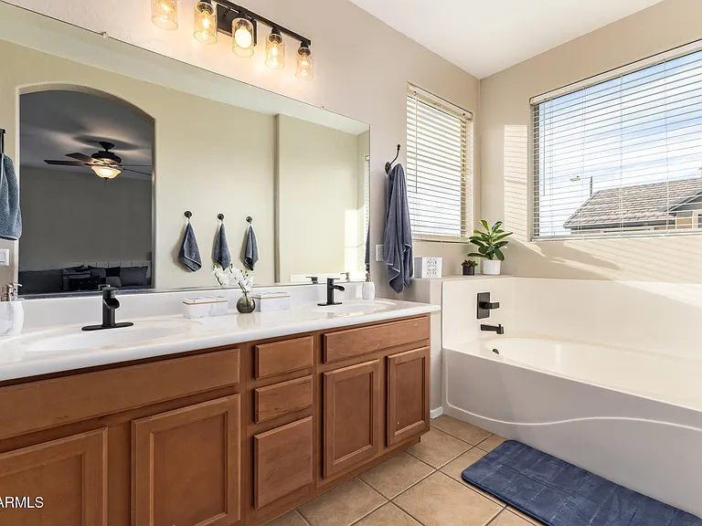 3143 S Southwind Dr — Photo 26
