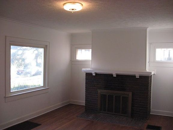 3rd image of 5414 Winthrop Ave
