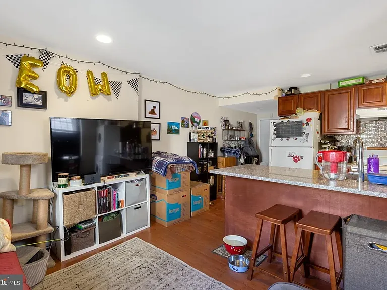 2105 Christian St — Photo 3