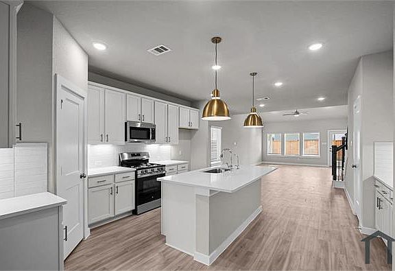 4th image of 21671 Wave Hollow Dr