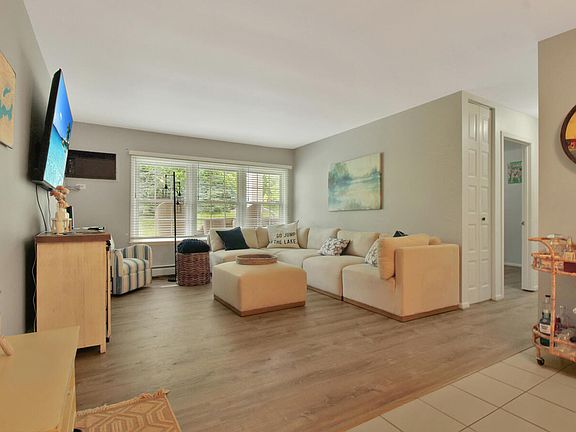 2nd image of 118 Evelyn Ln