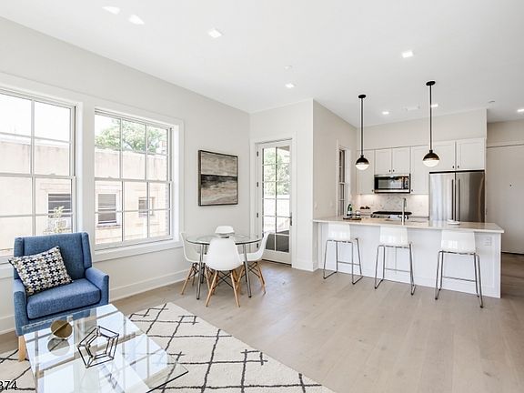 3rd image of 256 Park St #306