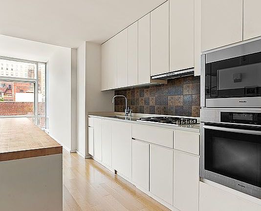 3rd image of 425 W 53rd St APT 706