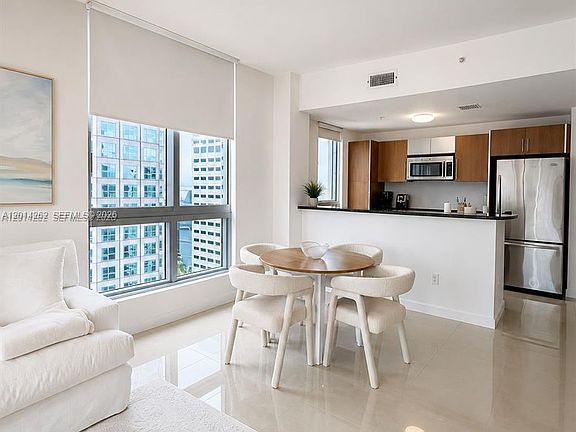 2nd image of 300 S Biscayne Boulevard Unit T-3701