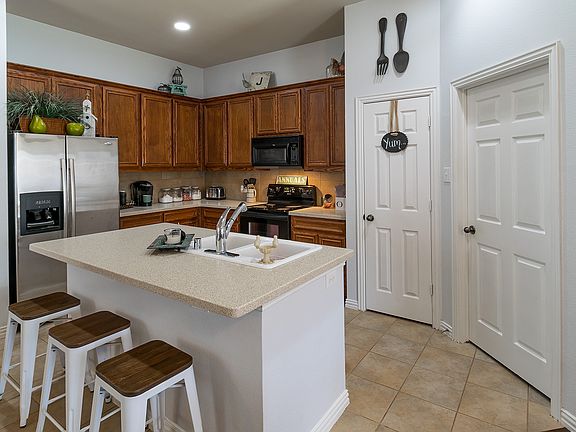 3rd image of 2706 Kennedy Dr