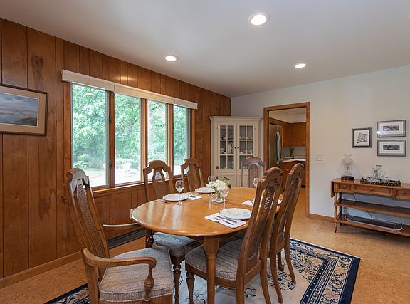 5th image of 2048 Hickory St