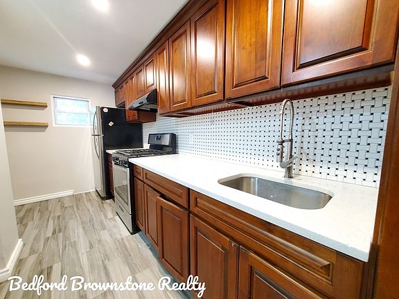 2nd image of 424 Franklin Ave APT 1