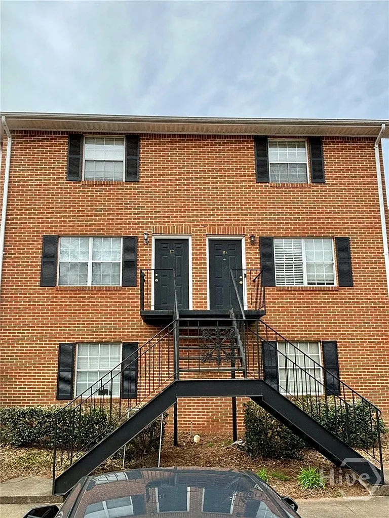 4 bed, 2.0 bath, 1536 sqft, $1,600 — Photo 1