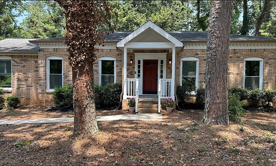 1st image of 3341 Camelot Dr