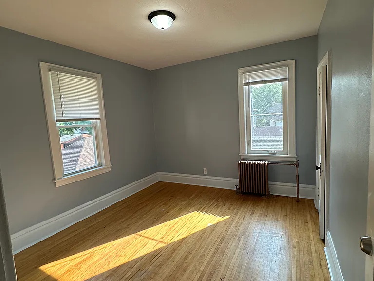 1606 James Ave N #2 — Photo 7