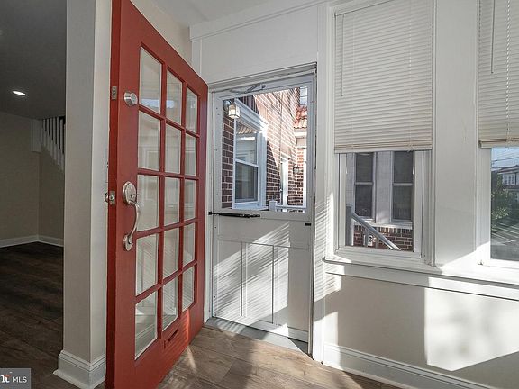 4th image of 71 Barker Ave