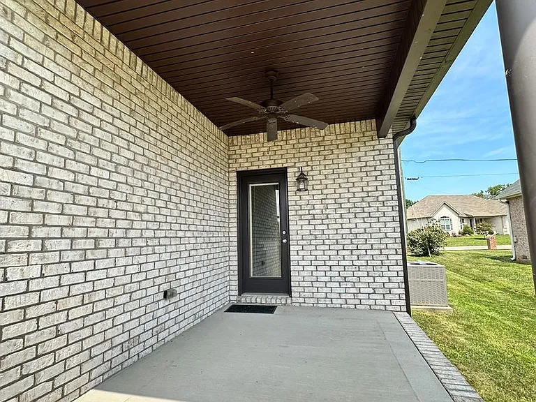 436 Lucy Cir — Photo 3