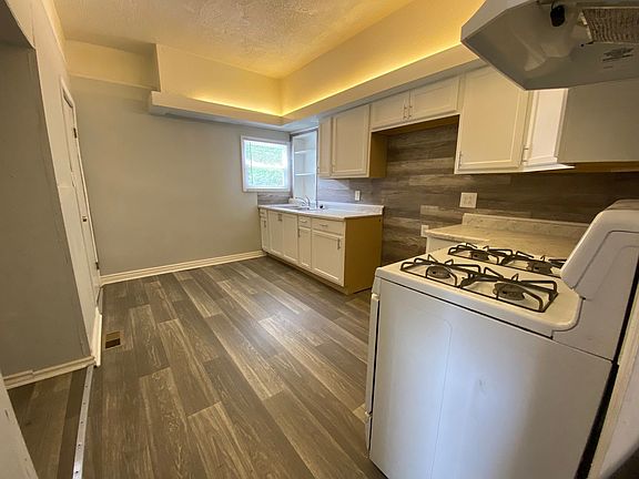3rd image of 4242 Troost Ave
