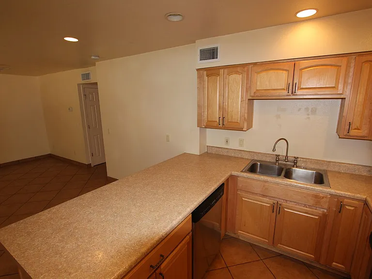 814 W Summit Ave — Photo 7