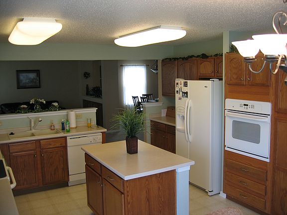 3rd image of 1124 E McClarnon Dr