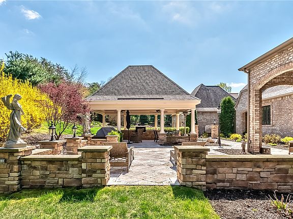 3rd image of 160 Buckthorn Dr