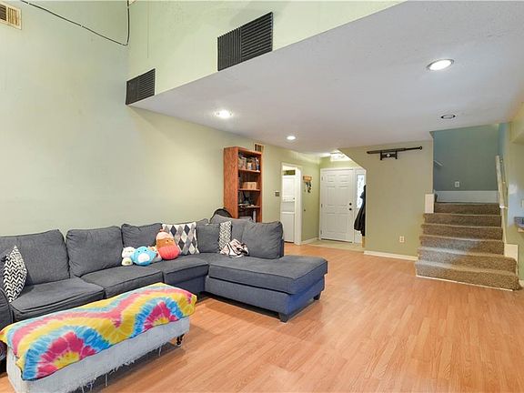 4th image of 1500 W Esplanade Ave APT 1B