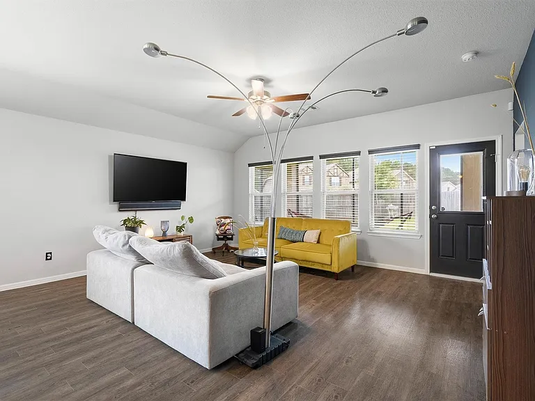 6303 Cambrai Wood Ln — Photo 15