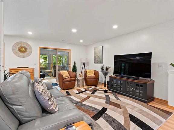 4th image of 3 Beaconsfield Ln