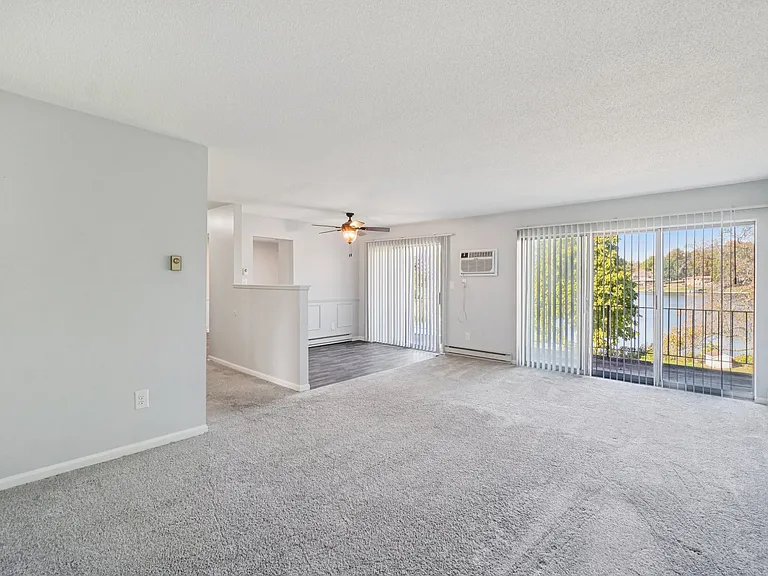Independence Square Apartments — Photo 38