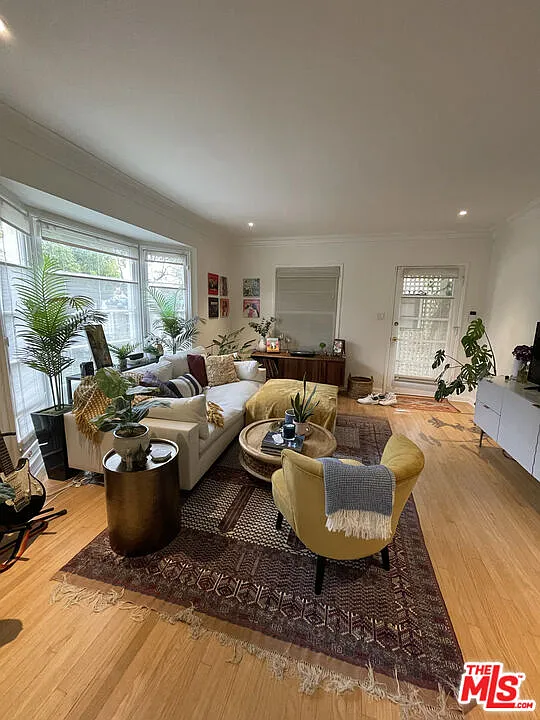 2 bed, 1.0 bath, 950 sqft, $3,300 — Photo 4