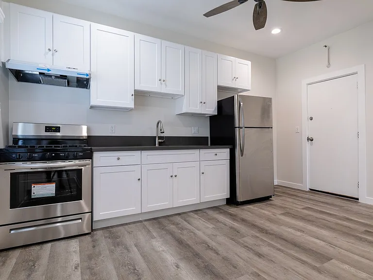 2025 E 4th St — Photo 12