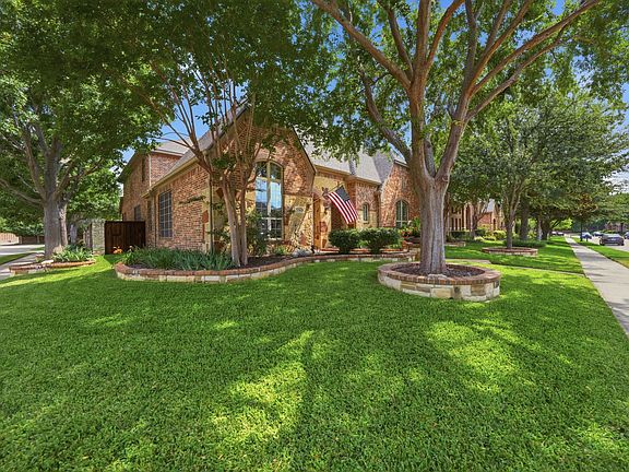 3rd image of 936 Birdsong Dr