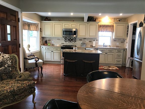 Open kitchen frm living area