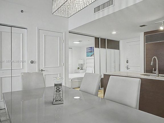 5th image of 485 Brickell Ave APT 2009