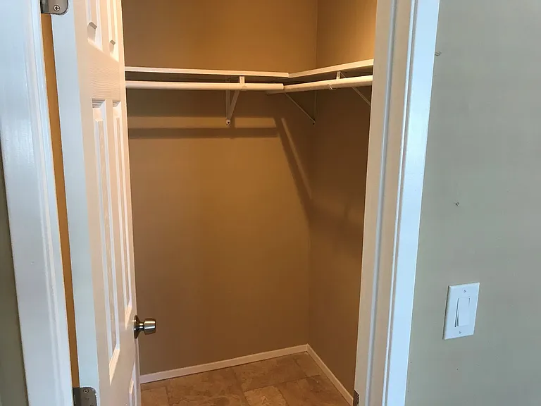 La Paloma Apartments — Photo 26