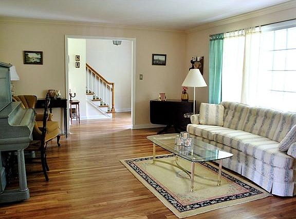 Neutral wall paint and hardwood floors in LR