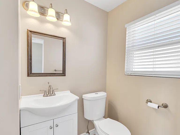 721 Calle Los Olivos — Photo 16