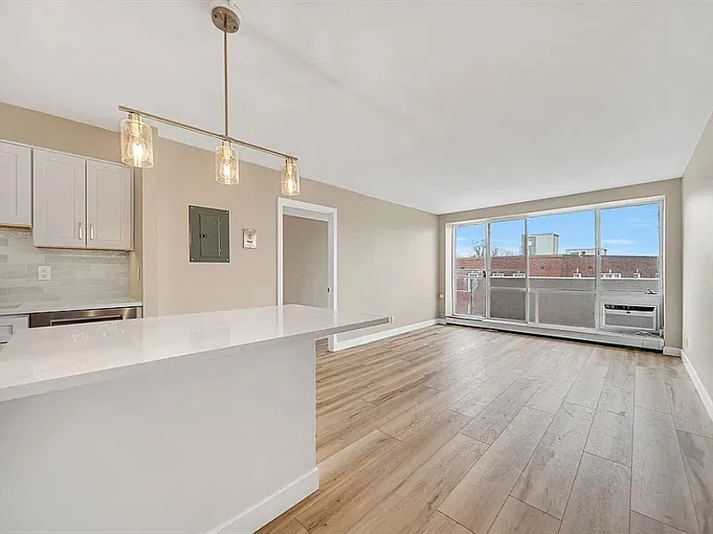 1 bed, 1.0 bath, 502 sqft, $1,718 — Photo 2