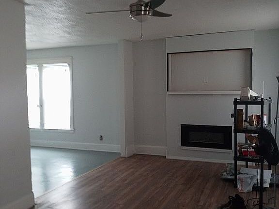3rd image of 10512 Earle Ave