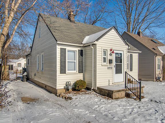 3rd image of 20933 Hollywood St