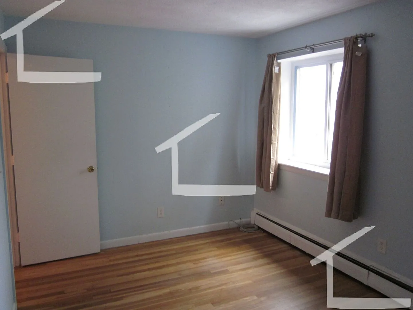 Nice 2 bed in Allston — Photo 3