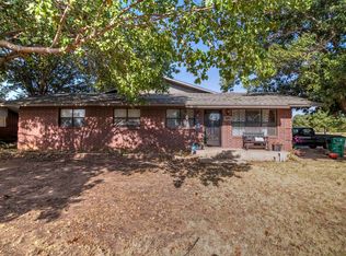 1130 N Elm St, Waurika, OK 73573