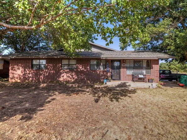 1130 N Elm St, Waurika, OK 73573