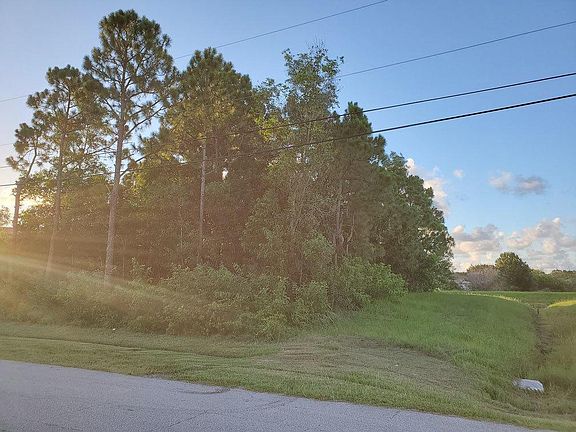 2nd image of 6113 NW East Deville Cir