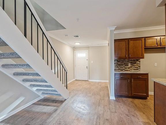 LR/Foyer
