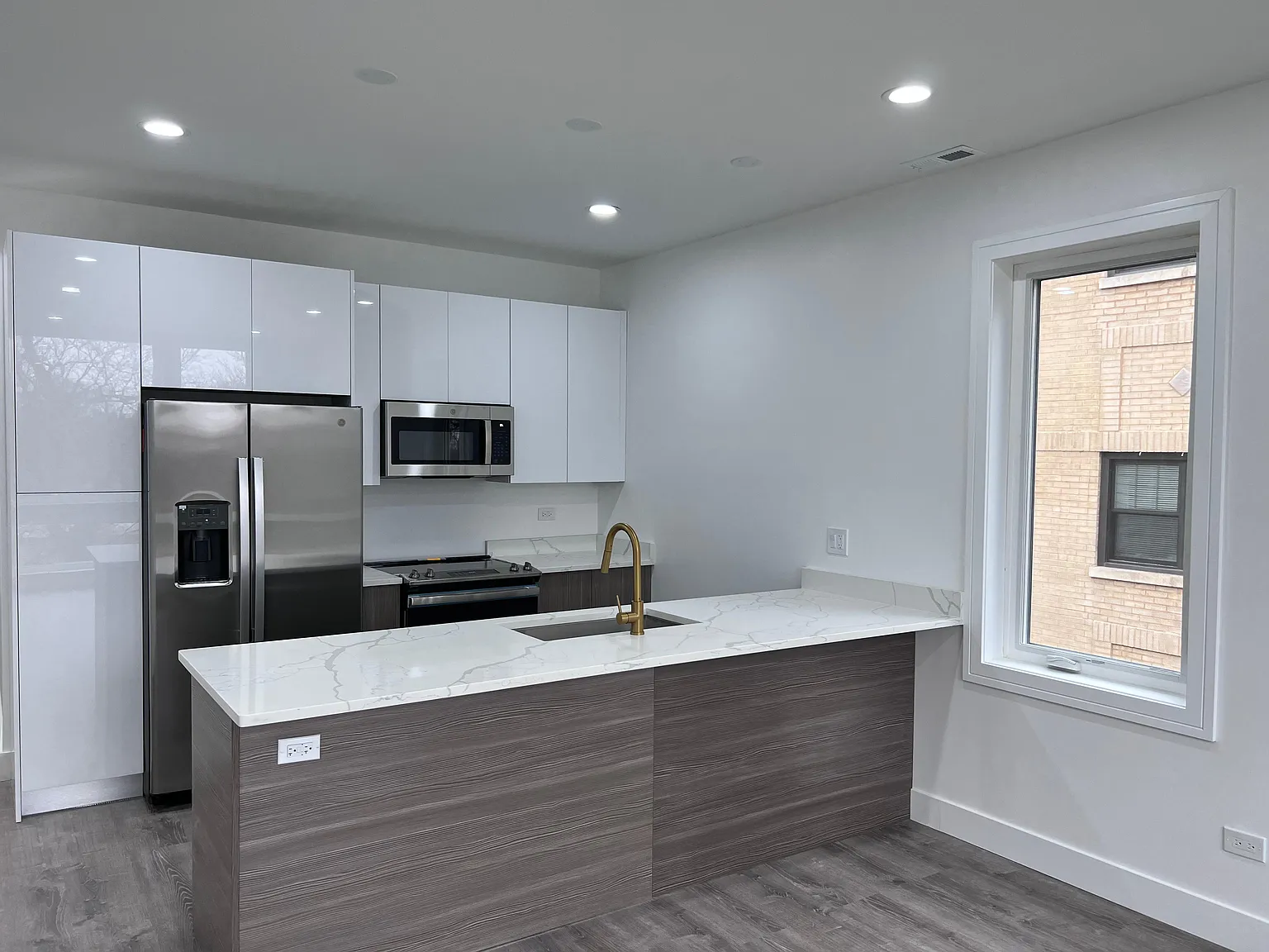 3 bed, 1300 sqft, $2,850 — Photo 1
